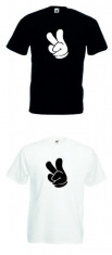 TRICOU PERSONALIZAT - Mickey Mouse Hands Peace / T-SHIRT_021 / CADOURI PERSONALIZATE / PERSONALIZARI DIVERSE foto