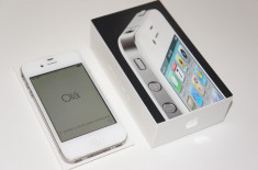 iPhone 4 WHITE (ALB) 16Gb Nevrlocked Folosit in Stare Buna, Cutie cu toate accesoriile Originale, POZE reale foto