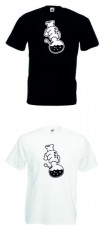 TRICOU PERSONALIZAT - Mickey Mouse Hands Bong Week / T-SHIRT_014 / CADOURI PERSONALIZATE / PERSONALIZARI DIVERSE foto