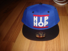 Sapca hip hop albastra scris rosu alb snapback reglabila foto