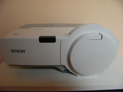 Videoproiector Epson EB-410 W, 3 LCD,stare perfecta , pret foarte bun ! foto