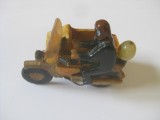 MINIATURA LEMN MOTOCICLETA CU ATAJ DIN ANII 60