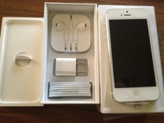 Telefon mobil Apple iPhone 5S, 32GB, White/Silver NOU NOU NEVERLOCKED foto