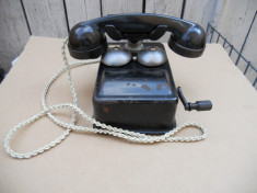 Telefon vechi cu manivela fabricat de Electromagnetica foto