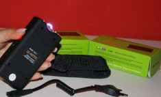 ELECTROSOC pt autoaparare + lanterna+ husa protectie foto