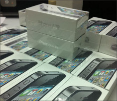 Telefon mobil Apple iPhone 4S, 16GB, Negru/Black NOU NOU SIGILAT SIGILAT NEVERLOCKED foto