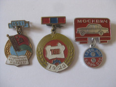 RARE! 3 INSIGNE COLECTIE:MONGOLIA,BELARUS,MOSKVICI(2 MIL BUCATI) foto