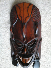 MASCA veche din lemn sculptat (KENIA) foto