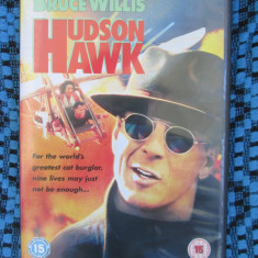 HUDSON HAWK (cu BRUCE WILLIS si ANDIE MacDOWELL) - film DVD (original din ANGLIA, in stare impecabila!!!)