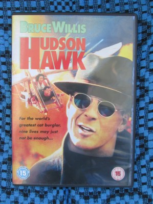 HUDSON HAWK (cu BRUCE WILLIS si ANDIE MacDOWELL) - film DVD (original din ANGLIA, in stare impecabila!!!) foto