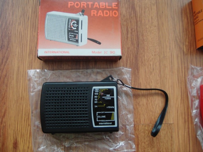 RADIO INTERNATIONAL , MODEL IC-90 . RADIO INTERNATIONAL , MODEL IC-90 .