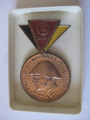 MEDALIE REZERVIST NATIONAL ARMATA POPULARA R.D.G. foto