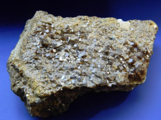 Specimen minerale - GRANAT foto