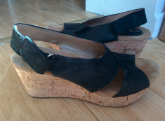 Sandale din piele cu platforma firma Clarks marimea 38,arata impecabil! foto