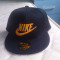 Sapca nike neagra snapback scris galben reglabila la spate