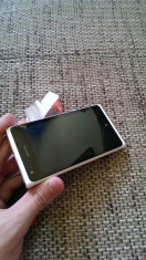 VAND NOKIA LUMIA 900 ALB ,NECODAT LA SUPER PRET,CEL MAI IEFTIN DE PE OKAZII,ARE GEAMUL CRAPAT,GARANTIE!!!PACHET COMPLET!!!URGENT!!! foto