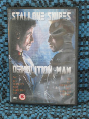 DEMOLITION MAN (cu SYLVESTER STALLONE si WESLEY SNIPES ) - film DVD (original din ANGLIA, in stare IMPECABILA!!!) foto