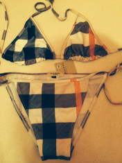 costum baie burberry foto