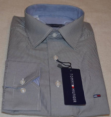 CAMASI BARBATESTI CU MANECA LUNGA TOMMY HILFIGER, BUMBAC 100 %, MADE IN ITALY, PRODUSE DE CALITATE GARANTATA foto