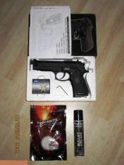 Pistol Beretta M9 + 1000 Bile Teflonate + Tub de Green Gas ! foto