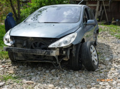 Dezmembrez Peugeot 307 1.6 HDi 80 kw cod motr 9hy an 2006 cutie viteze plansa bord motor 1.6 hdi macara geam caseta directie alternator usi compresor foto