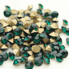 Diamante stras din crystale de sticla la 100 buc, cristale Emerald 3D de 2,2mm