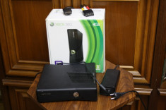 Xbox 360 Slim 250GB + 5 Jocuri + 2 Controllere - VANDUT foto