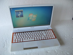 laptop SAMSUNG 305V, 15.6 led , AMD A6 3410MX ~1.60ghz, 4 gb ram ddr3 , hdd 320 gb sata ,video AMD 6520G 512 mb DEDICAT , wireless ,webcam foto