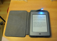 Husa Kindle 6&amp;quot; - cu LUMINA - Noua - de tip Snap-in - culori disponibile foto