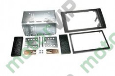 Rama adaptoare bord pentru montare DVD/CD-player/casetofon auto format 2DIN aftermarket pe Audi A4 foto