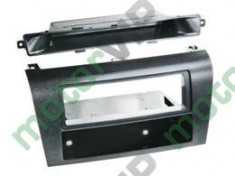 Rama adaptoare bord pentru montare CD-player / casetofon auto Mazda 3 M704970 foto