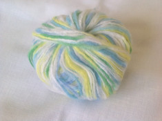 Fir de tricotat sau crosetat , moale catifelat , de tip mohair, degrade vesel alb verde albastru foto