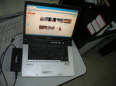 LAPTOP FUJITSU SIEMENS AMILO A1650G foto