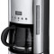 Cafetiera Russell Hobbs Deluxe cu design inovativ, indicator de apa luminos si afisaj LCD; capacitate rezervor apa: 1.8l;