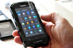 Telefon F Rezistent Discovery V6 Dual core1. 3 GHz GPS ip68 foto