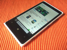 Vand sau schimb Nokia Lumia 820 alb, nota 9.7/10 foto