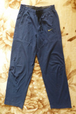 Pantaloni Nike Team; marime M: 75-108 cm talie elastica, 105 cm lungime, 78 cm lungime crac; stare foarte buna foto