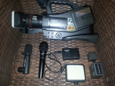 Vand camera video Panasonic HDC-MDH1 + accesorii de 500 euro foto