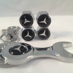 Breloc auto pentru mercedes si set 4 capacele ventil logo