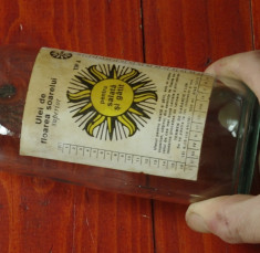 Sticla veche din perioada comunista - eticheta originala - Ulei de floarea soarelui superior - Carei 500ml !!! foto