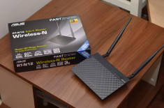 Router wireless Asus RT-N12 foto