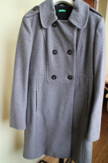 Palton din lana de la Benetton, gri-deschis, gros, pentru iarna, army foto