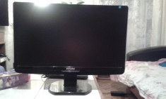 Sistem PC cu monitor foto