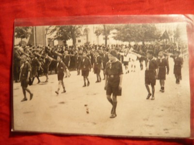 Fotografie -Cercetasi la Demonstratie ,cu salutul Legionar foto