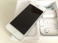 Apple IPHONE 5 16GB WHITE stare foarte buna , codat VODAFONE Ro. , PACHET COMPLET foto