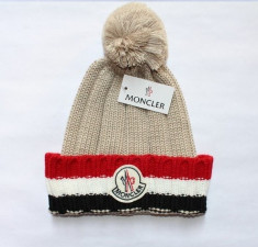 Caciula , Fesuri MONCLER model unisex foto