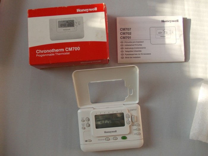 Termostat programabil (cronotermostat) Honeywell CM700 foto mare Termostat programabil (cronotermostat) Honeywell CM700 foto mare
