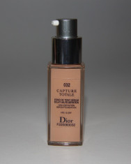 Christian Dior Capture Totale Fond de Ten pentru Stralucire SPF15 foto