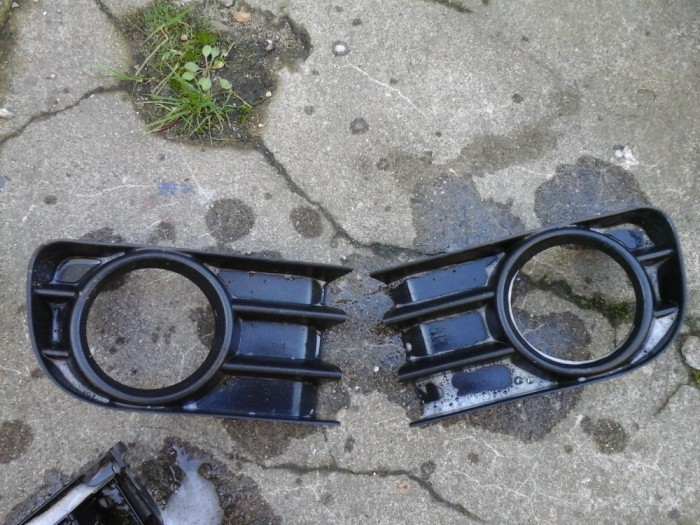 Vand grile stanga+dreapta bara fata Renault Megane 2004