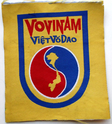 ROMANIA ECUSON VOVINAM VIET‐VO‐DAO ARTE MARTIALE VIETNAMEZE 80 x 60 mm ** foto